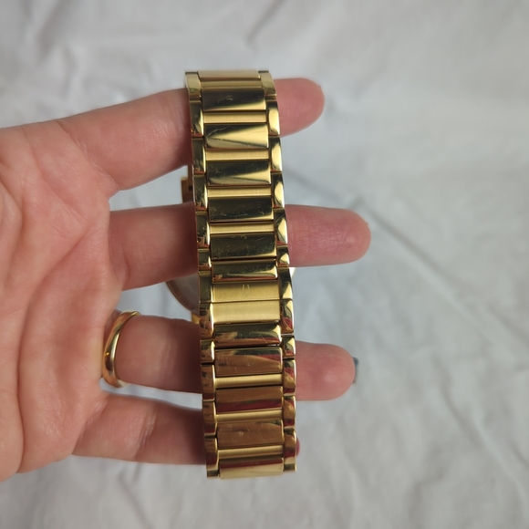 Bulova Futura MODERN Men's Watch MODEL 97D116 Gold Stainless Steel - Picture 8 of 12